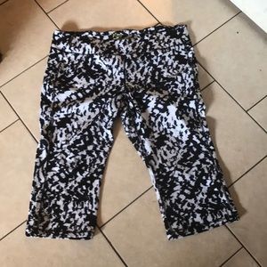 NWOT Old Navy Capri active workout leggings
